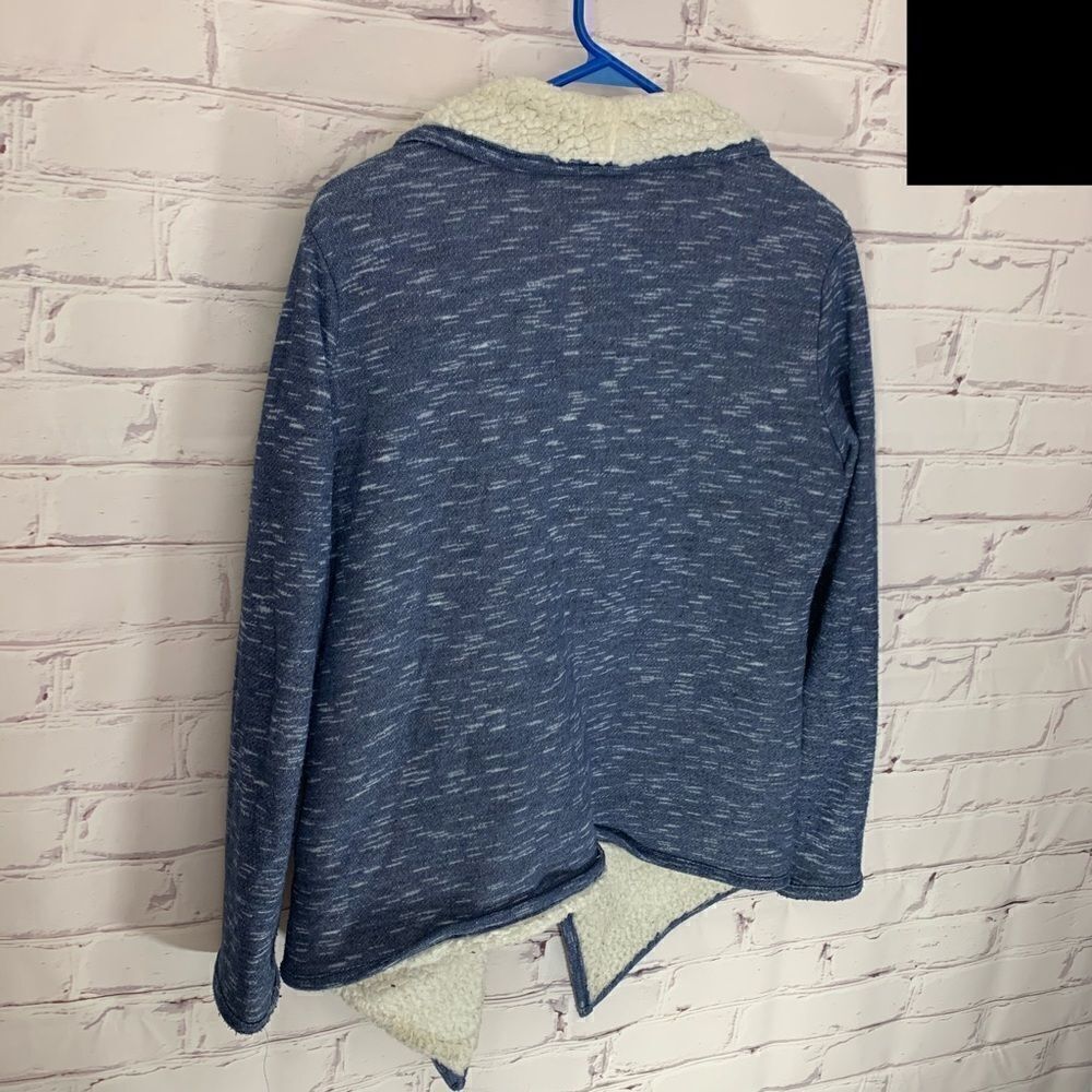 Green‎ Tea medium sweater/jacket - Picture 5 of 5